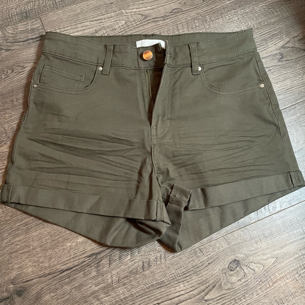 H&M green shorts